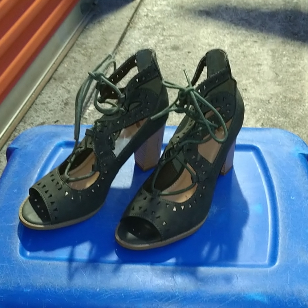 Woman shoes